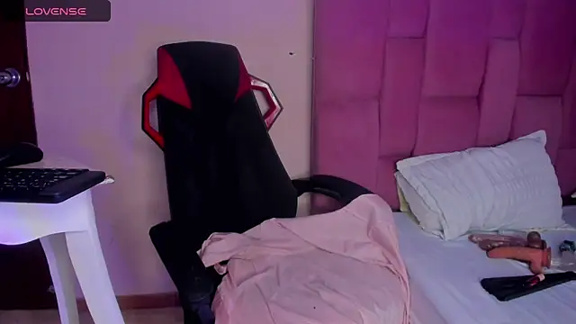 Snapshot of CHANELL_11INCHES chatting on October 2025 12:31:01 AM CHANELL 11INCHES online show from October 2025 12:31:01 AM