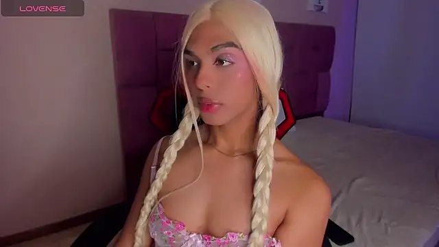 Snapshot of CHANELL_11INCHES chatting on October 2025 10:21:02 PM CHANELL 11INCHES online show from October 2025 10:21:02 PM