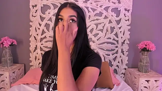 Snapshot of AnnieGibbyns chatting on November 2025 08:53:01 PM AnnieGibbyns online show from November 2025 08:53:01 PM