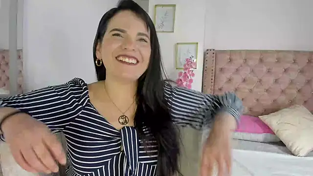 laura hotties online show from May 2026 01:28:01 PM
