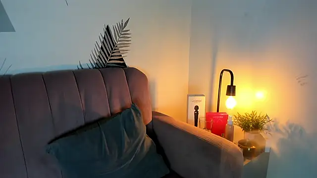 laura hotties online show from March 2026 01:31:02 PM