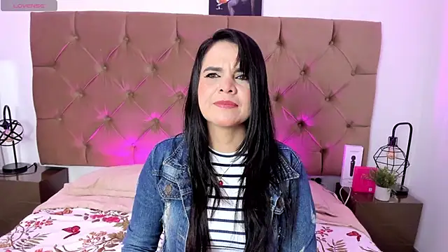 laura hotties online show from April 2026 01:40:01 PM