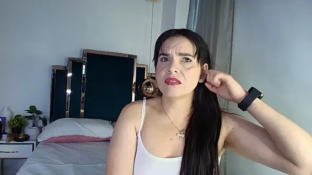 Snapshot of laura_hotties chatting on June 2026 05:29:02 PM laura hotties online show from June 2026 05:29:02 PM