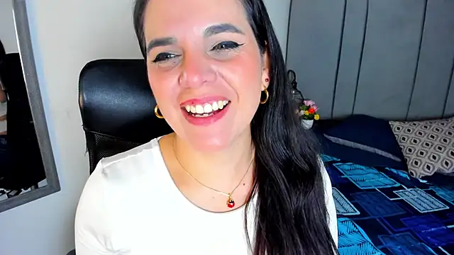 laura hotties online show from February 2026 01:10:01 PM