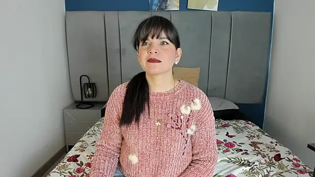 laura hotties online show from September 2025 01:10:02 PM