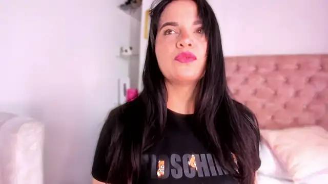 laura hotties online show from May 2026 01:32:01 PM