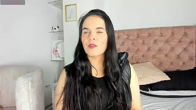 Snapshot of laura_hotties chatting on July 2026 01:00:02 PM laura hotties online show from July 2026 01:00:02 PM