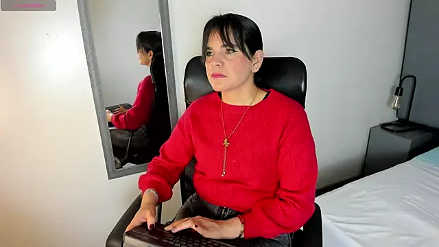 laura hotties online show from January 2026 01:05:01 PM