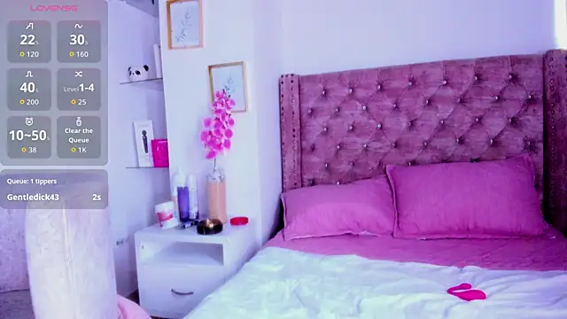 laura hotties online show from May 2026 02:45:01 PM