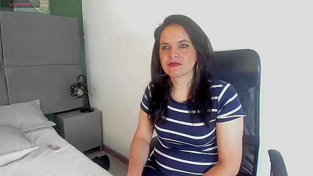 laura hotties online show from March 2025 04:02:01 PM