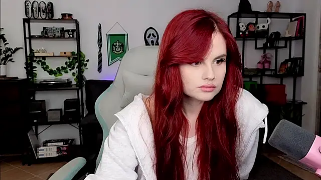 Della Ideal online show from March 2026 06:30:02 PM