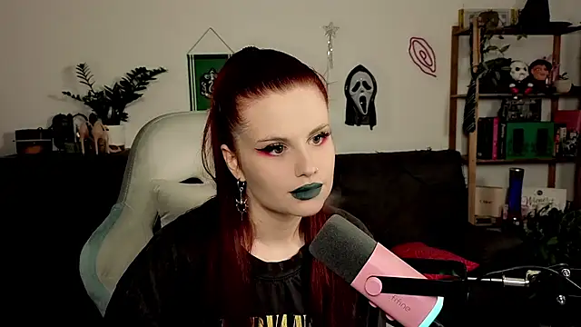 Della Ideal online show from December 2025 06:09:02 PM