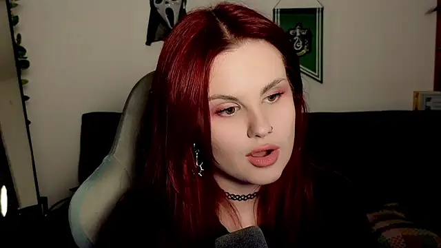 Snapshot of Della_Ideal chatting on December 2025 06:18:02 PM Della Ideal online show from December 2025 06:18:02 PM