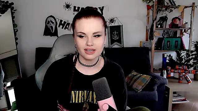 Snapshot of Della_Ideal chatting on November 2025 09:02:02 AM Della Ideal online show from November 2025 09:02:02 AM