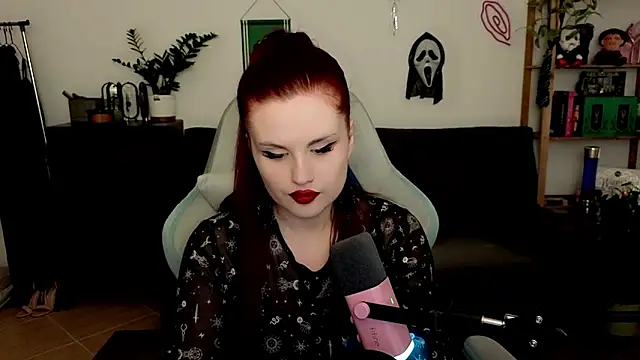 Snapshot of Della_Ideal chatting on December 2025 05:07:02 PM Della Ideal online show from December 2025 05:07:02 PM