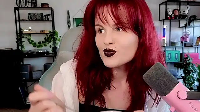 Della Ideal online show from April 2026 05:28:02 PM