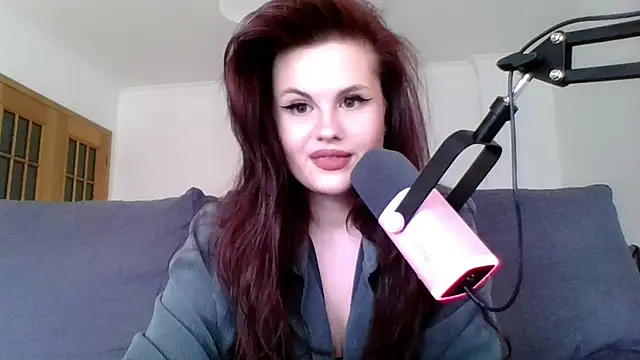 Della Ideal online show from March 2025 03:05:02 PM