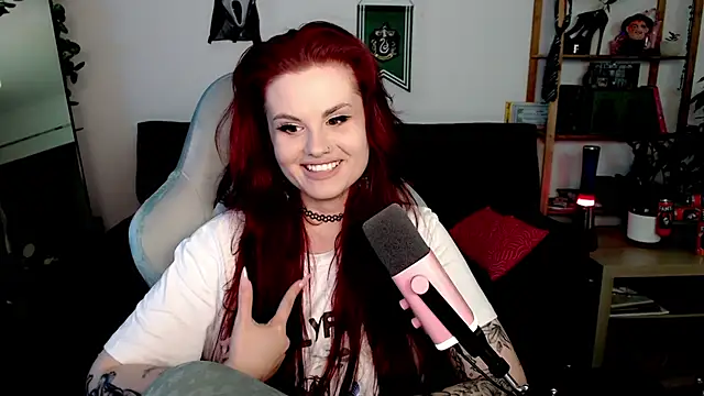 Snapshot of Della_Ideal chatting on November 2025 05:39:01 PM Della Ideal online show from November 2025 05:39:01 PM