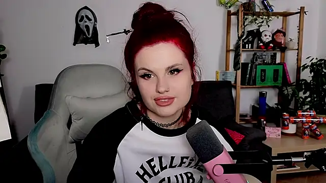 Snapshot of Della_Ideal chatting on November 2025 04:00:02 PM Della Ideal online show from November 2025 04:00:02 PM