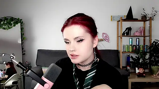 Della Ideal online show from September 2025 06:46:02 PM