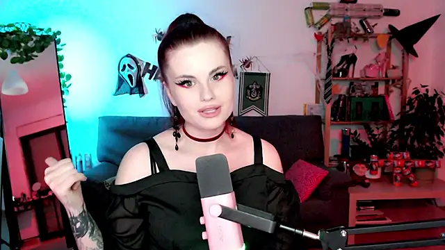 Snapshot of Della_Ideal chatting on October 2025 05:57:02 PM Della Ideal online show from October 2025 05:57:02 PM