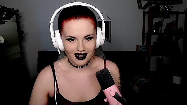 Snapshot of Della_Ideal chatting on November 2025 06:00:02 PM Della Ideal online show from November 2025 06:00:02 PM