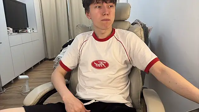 Snapshot of tommy_colson chatting on October 2025 01:23:01 PM tommy colson online show from October 2025 01:23:01 PM