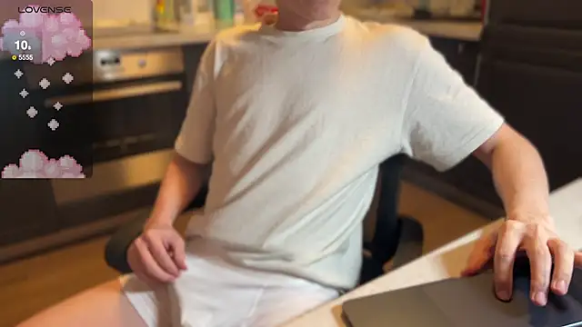 Snapshot of tommy_colson chatting on November 2025 12:53:02 PM tommy colson online show from November 2025 12:53:02 PM