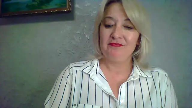 ArielXLoveresss online show from May 2026 01:06:01 PM