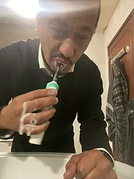 rogerdik76 online show from January 2026 06:28:02 AM