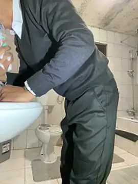 rogerdik76 online show from February 2026 06:22:01 AM