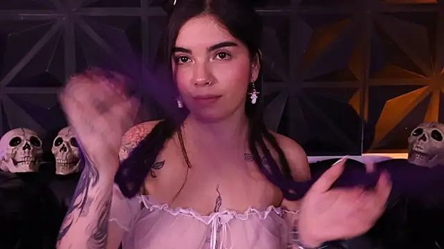 DaphneGlas online show from October 2025 12:50:01 PM