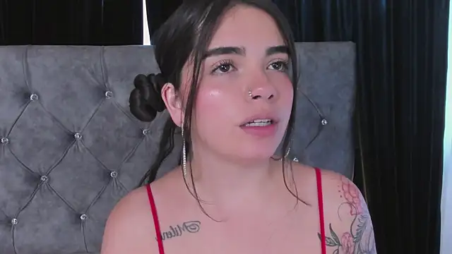 DaphneGlas online show from November 2025 12:49:01 PM