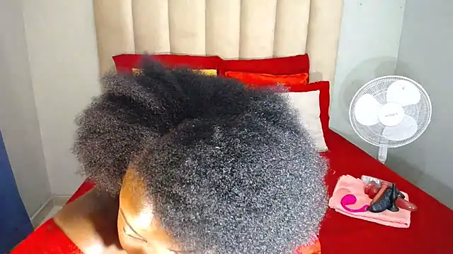 Snapshot of SEXYASSTINAXXX chatting on February 2026 07:43:01 AM SEXYASSTINAXXX online show from February 2026 07:43:01 AM