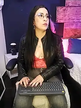 Snapshot of Bella_williamss_ chatting on March 2025 11:38:01 PM Bella williamss online show from March 2025 11:38:01 PM