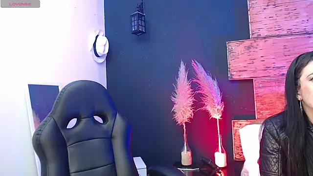 Snapshot of Bella_williamss_ chatting on March 2025 08:32:01 PM Bella williamss online show from March 2025 08:32:01 PM