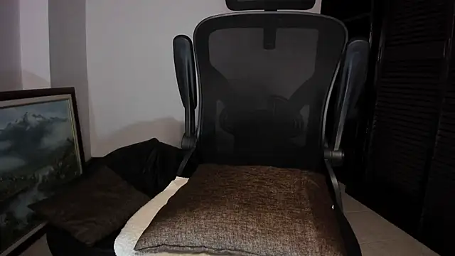 Snapshot of maxflurry_ chatting on October 2025 04:46:02 AM maxflurry online show from October 2025 04:46:02 AM