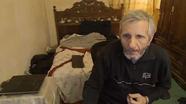 maxdaddy690 online show from December 2025 02:39:01 PM