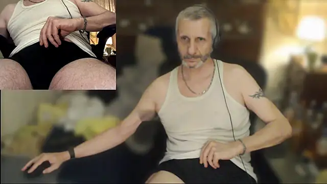 maxdaddy690 online show from May 2026 10:25:02 PM