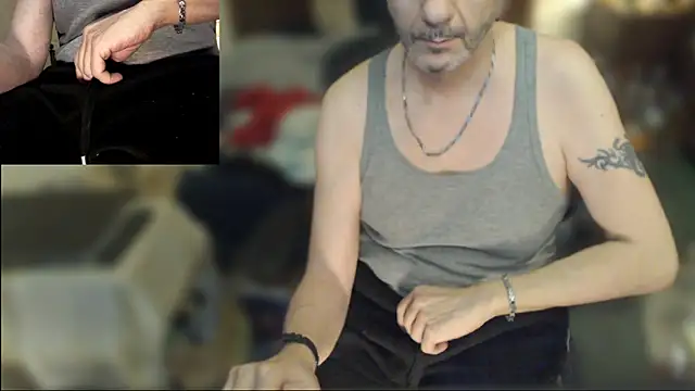 maxdaddy690 online show from April 2026 09:30:02 PM