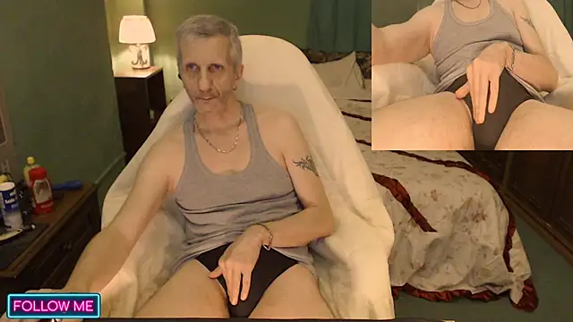 maxdaddy690 online show from December 2024 09:28:01 PM