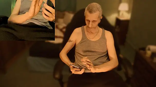 maxdaddy690 online show from December 2024 08:18:01 PM