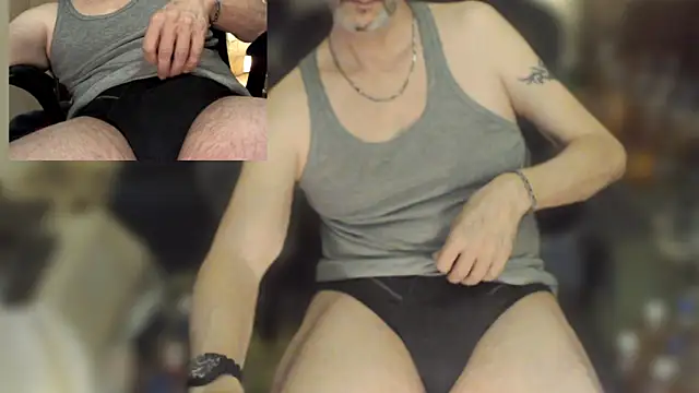 maxdaddy690 online show from May 2026 10:01:01 PM