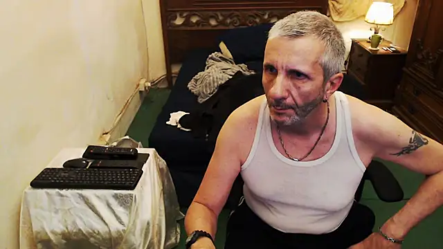 maxdaddy690 online show from October 2025 08:43:01 PM