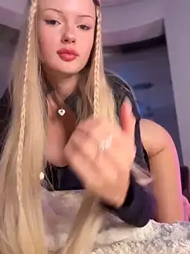 Snapshot of AngelicaaHeaven chatting on September 2025 10:42:02 PM AngelicaaHeaven online show from September 2025 10:42:02 PM