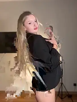 Snapshot of AngelicaaHeaven chatting on October 2025 10:01:02 PM AngelicaaHeaven online show from October 2025 10:01:02 PM