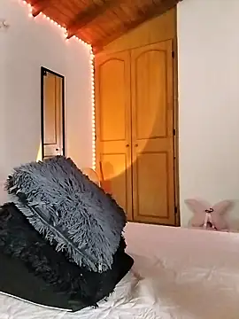 morenosiam online show from December 2025 05:21:02 AM