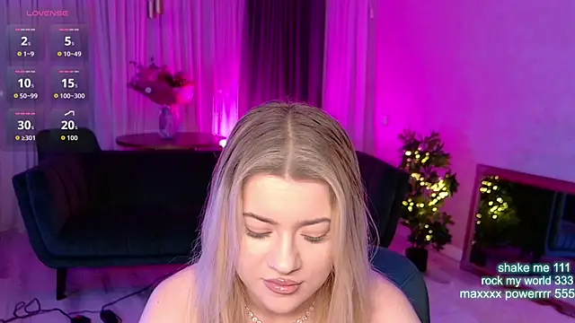 CutiePie69   online show from April 2026 07:09:02 PM