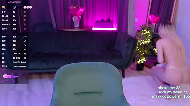 CutiePie69   online show from October 2025 07:58:01 PM