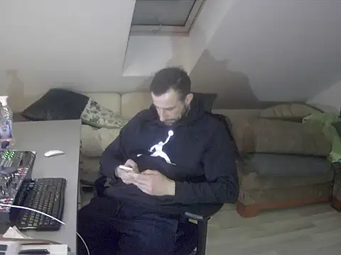 gryzoon online show from February 2026 08:15:01 PM